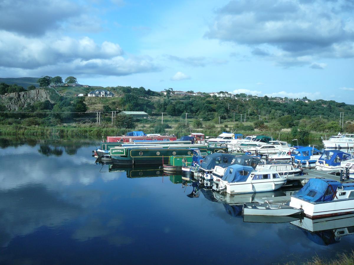 Готель The Boat House Kilsyth Екстер'єр фото