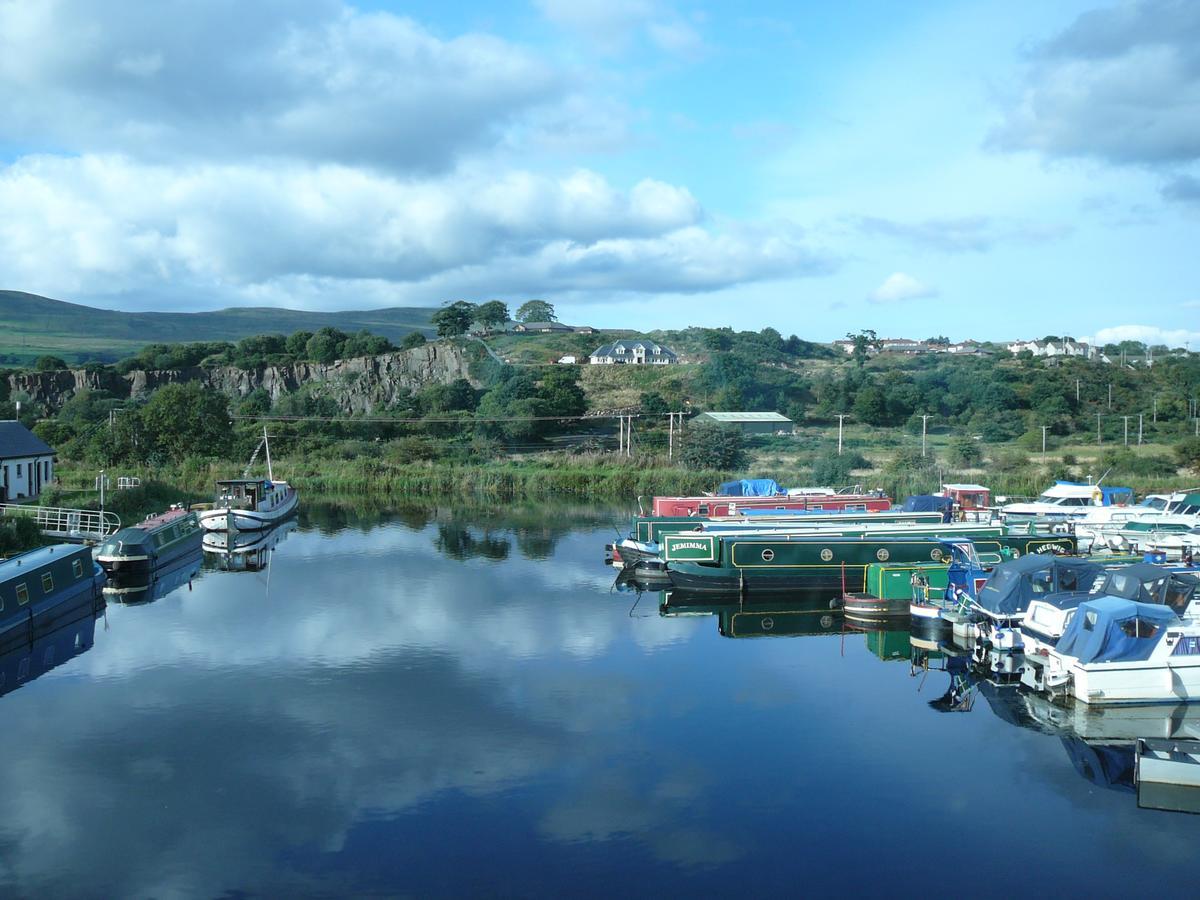 Готель The Boat House Kilsyth Екстер'єр фото